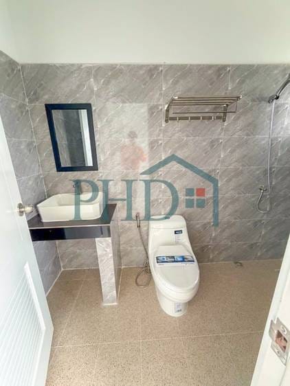 Siem ReapCommercialShophouse出租，位于Sala KamraeukSiem Reap，价格$1,200