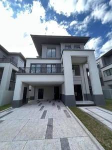 $1,040,000 Vila