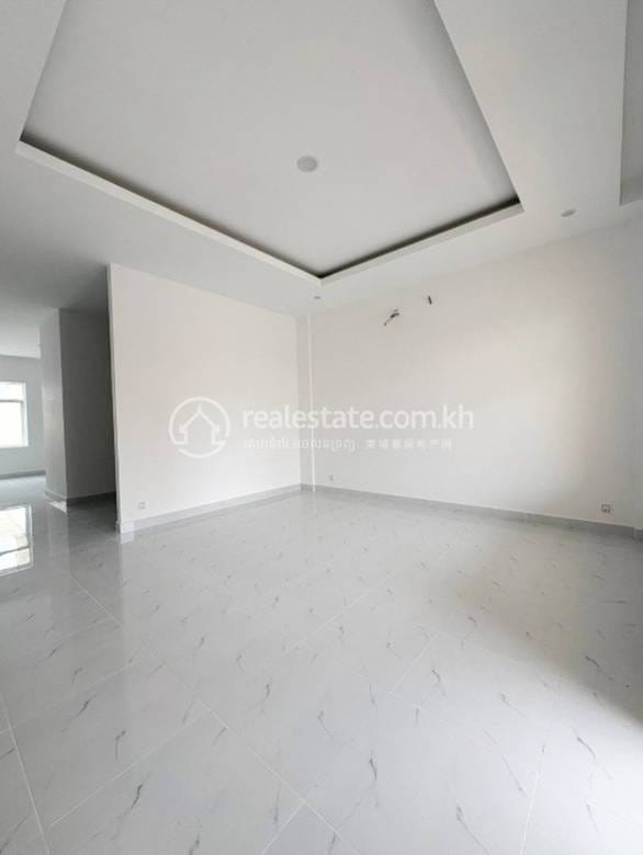 ลิงก์เฮ้าส์ For Sale & Rent ใน Chroy Changvar $133,000