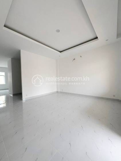 ลิงก์เฮ้าส์ For Sale & Rent ใน Chroy Changvar $133,000