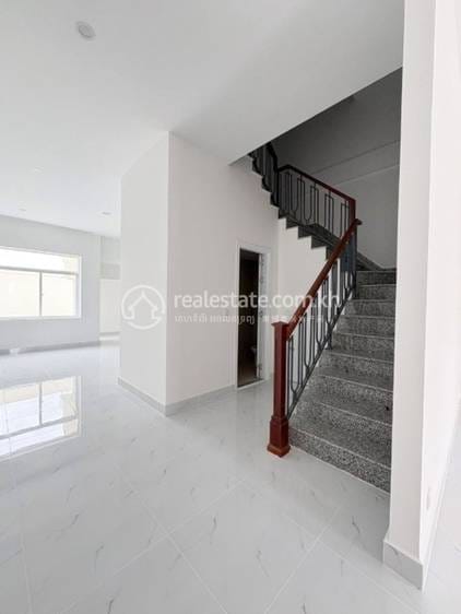 Bak Kaeng ลิงก์เฮ้าส์ For Sale & Rent ใน Bak Kaeng