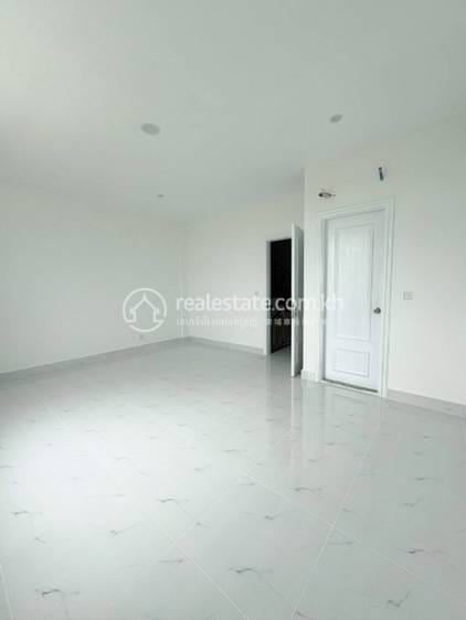 ลิงก์เฮ้าส์ For Sale & Rent 4 ห้องนอน ราคา $133,000