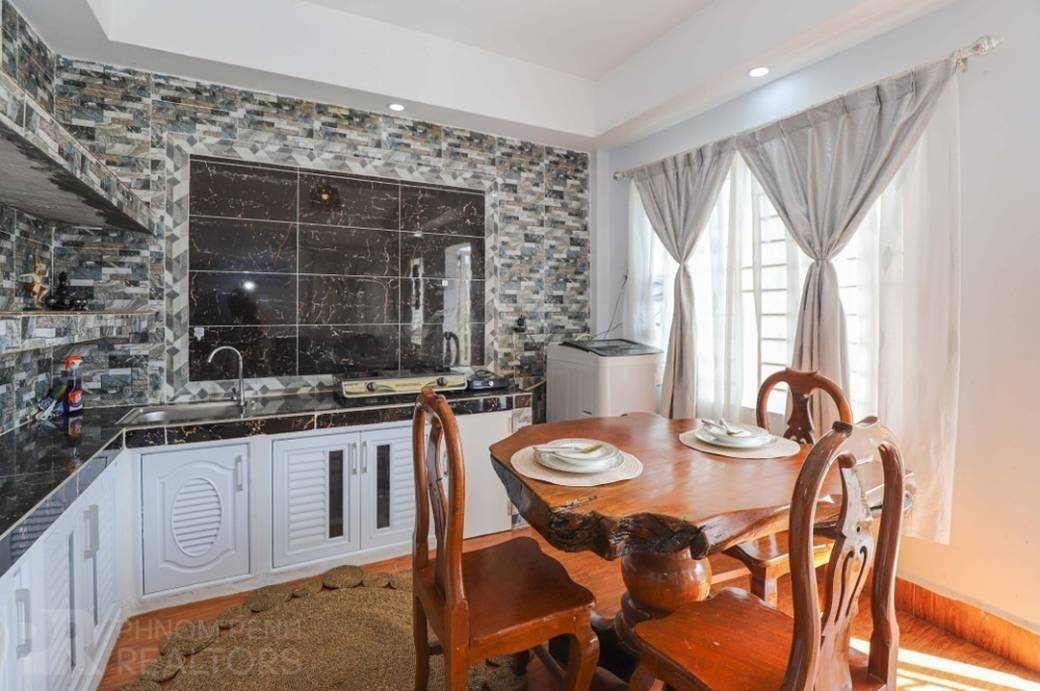 90 sqm Land Size Flat House K pronájmu