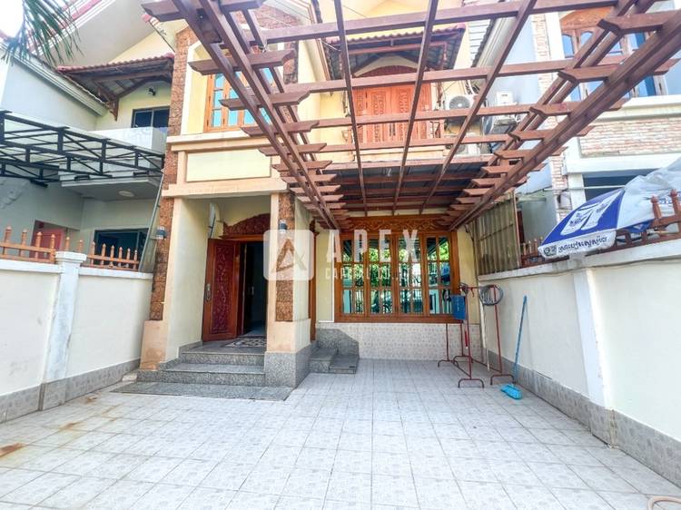 Dom szeregowy Na wynajem w Chroy Changvar, Phnom Penh