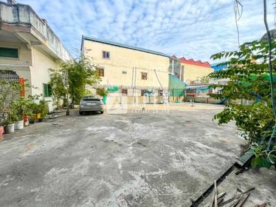 Budynek Na wynajem o powierzchni mieszkalnej 798 m² w Russey Keo