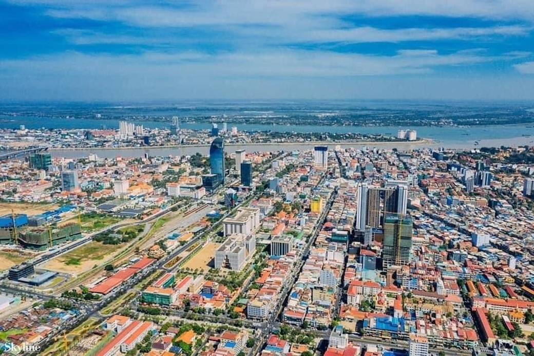 The Skyline Tower A | Zařízeno Condo For Sale & Rent