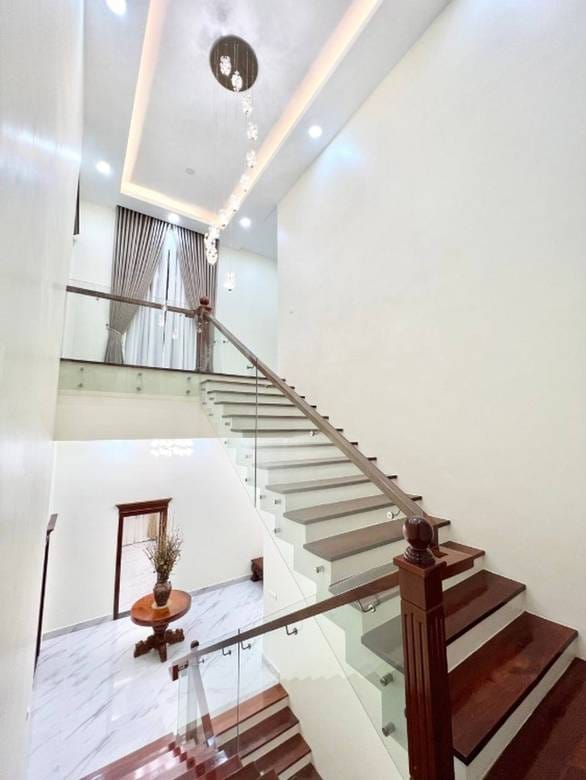 $1,200,000 Villa