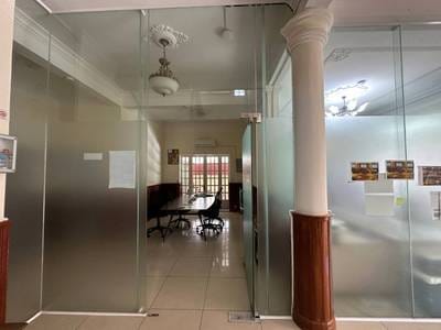 $1,300,000 Vila