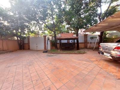 600 sqm Land Size Vila K pronájmu
