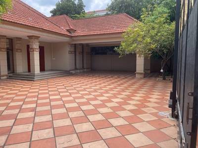 $2,700 Vila