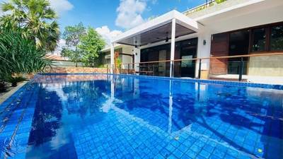 1,276 sqm Land Size Villa For Sale