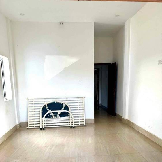 주차 공간 4면이 있는 House and lot For Sale & Rent