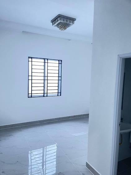4 Bedrooms Řadový dům Na prodej