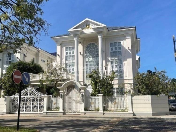 Villa For Sale in Preaek Lieb, Chroy Changvar, Phnom Penh