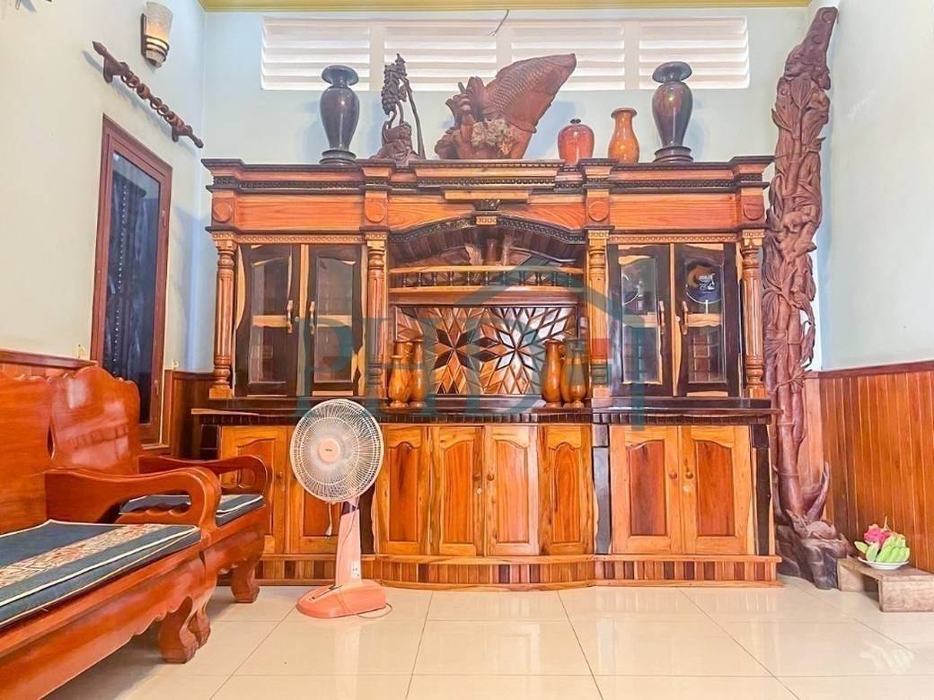 带3个停车位的House and lot出租