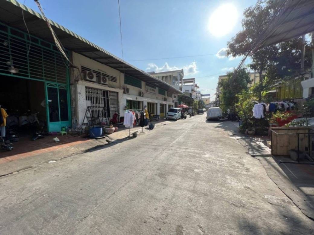 House and lot សំរាប់លក់ ទំហំផ្ទះ 102 ម៉ែត្រការ៉េ នៅToul Kork
