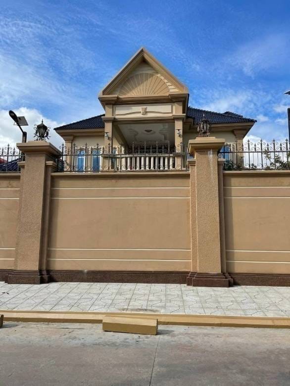 288 sqm Living Size Vila Na prodej in Sen Sok