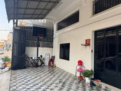 180 sqm Living Size House and lot Na prodej in Meanchey