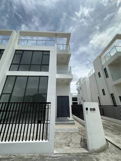 Morgan Park Villa | $160,000 Vila
