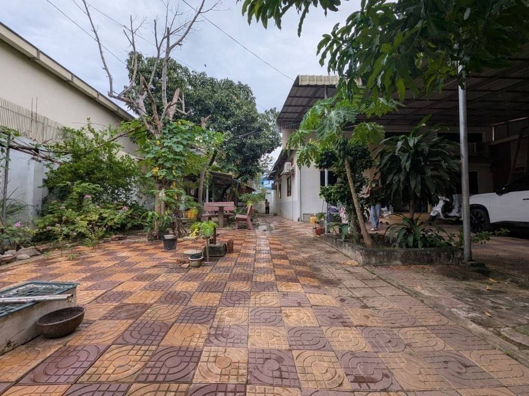 $650,000 Pozemky