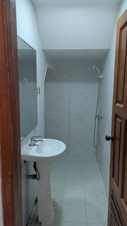 4 Bedrooms Flat House For Sale