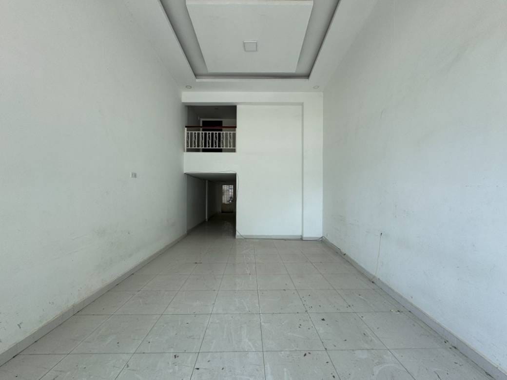 226.8 sqm Living Size Shophouse For Rent in Chroy Changvar