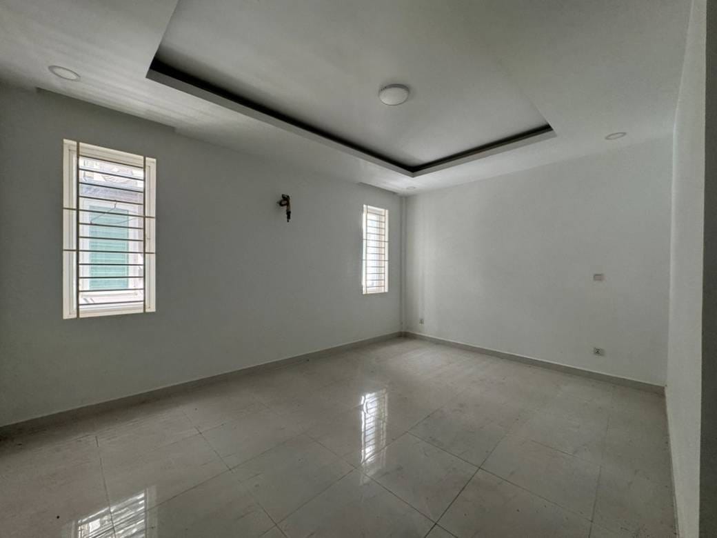 Shophouse For Rent in Chroy Changvar $800