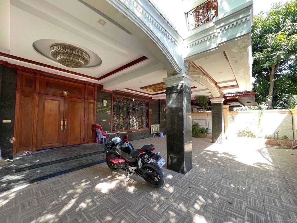 $2,000 Vila