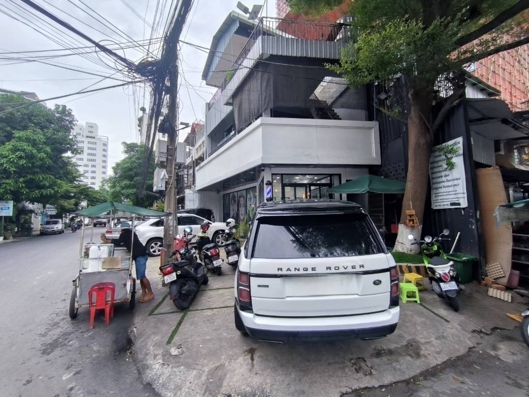230 sqm Living Size Shophouse K pronájmu in Boeng Keng Kang