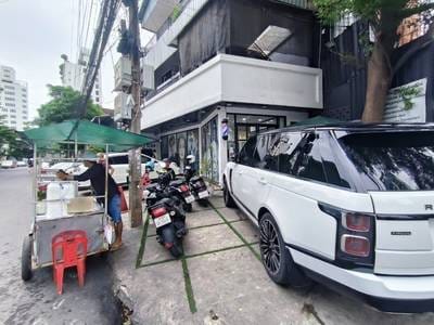 115 sqm Land Size Shophouse K pronájmu