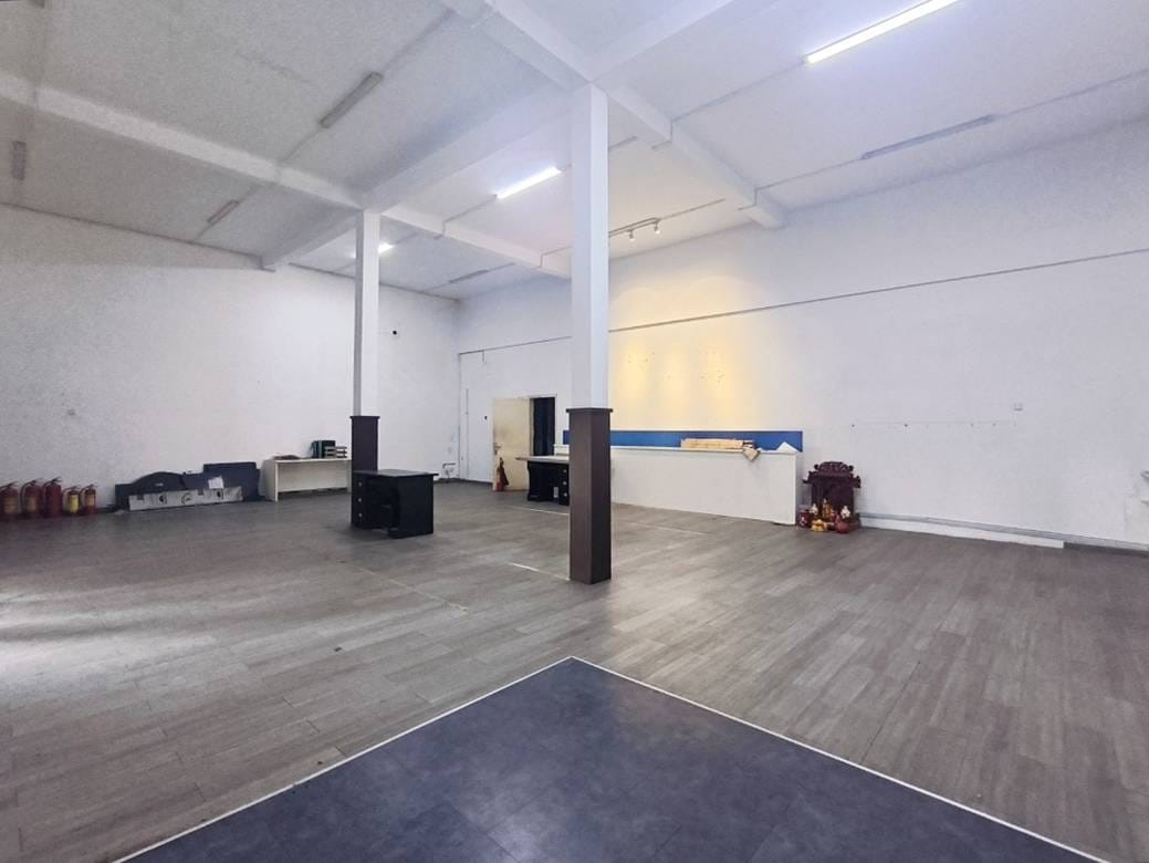 Bâtiment À louer de 392 m² de terrain