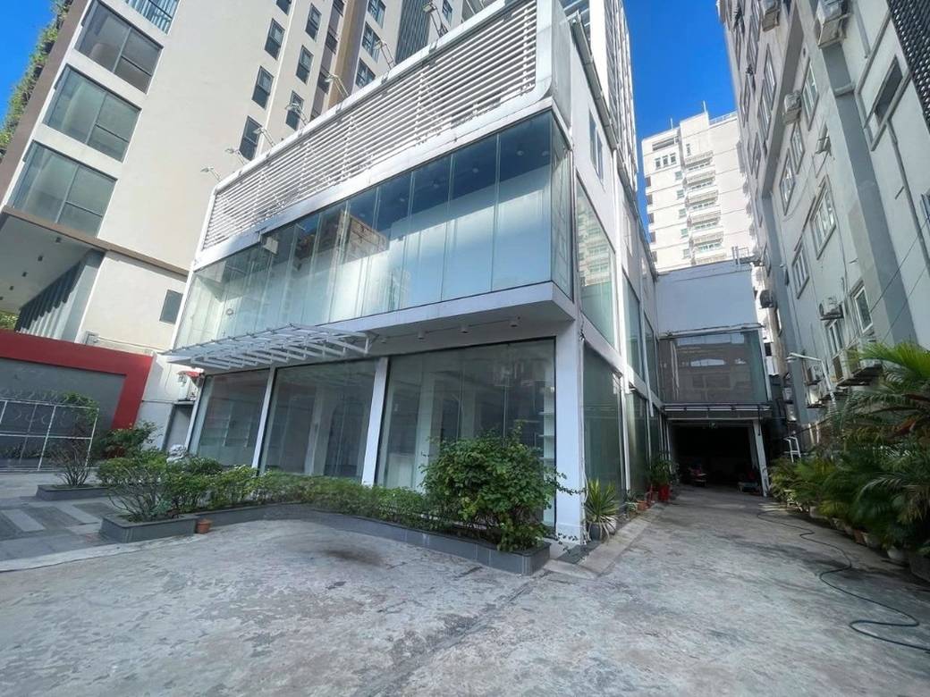 864 sqm Land Size Shophouse For Rent