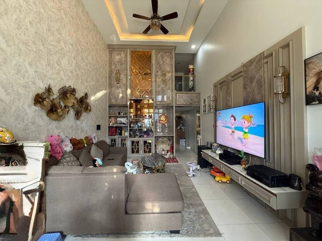 226.8 sqm Living Size Shophouse For Rent in Chroy Changvar