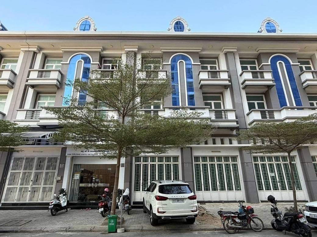 5 Bedrooms Shophouse For Rent