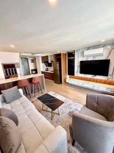 Morgan EnMaison | Condo Type | Zařízeno Condo Na prodej
