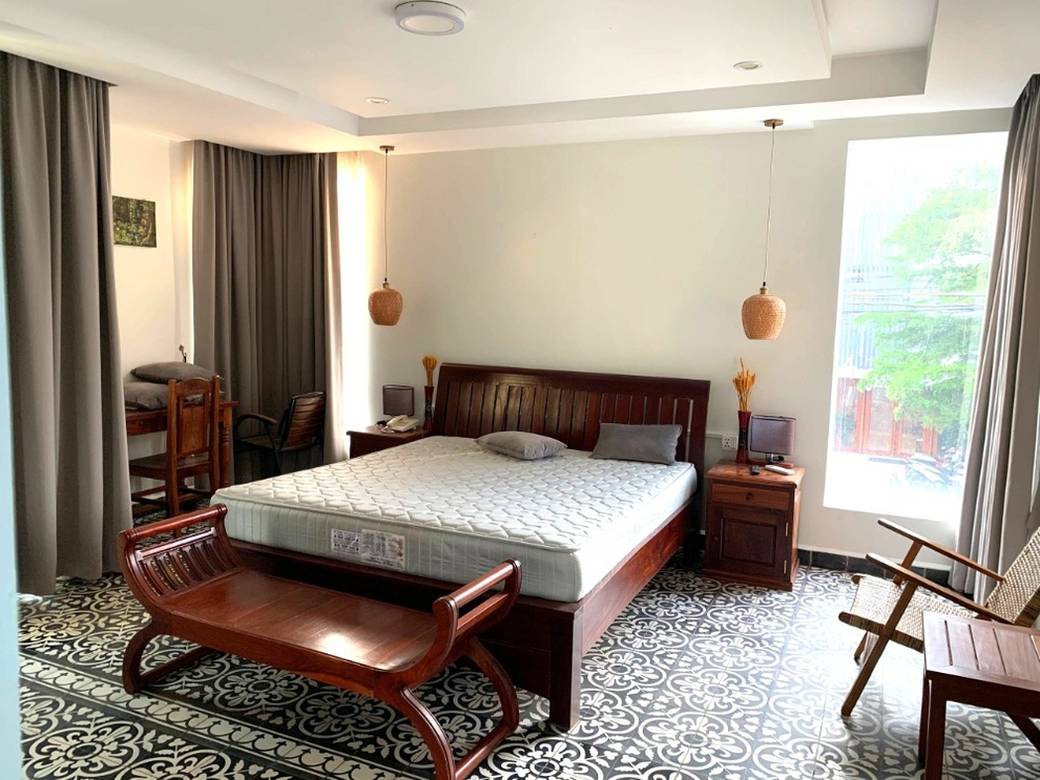 $1,800 Hotel