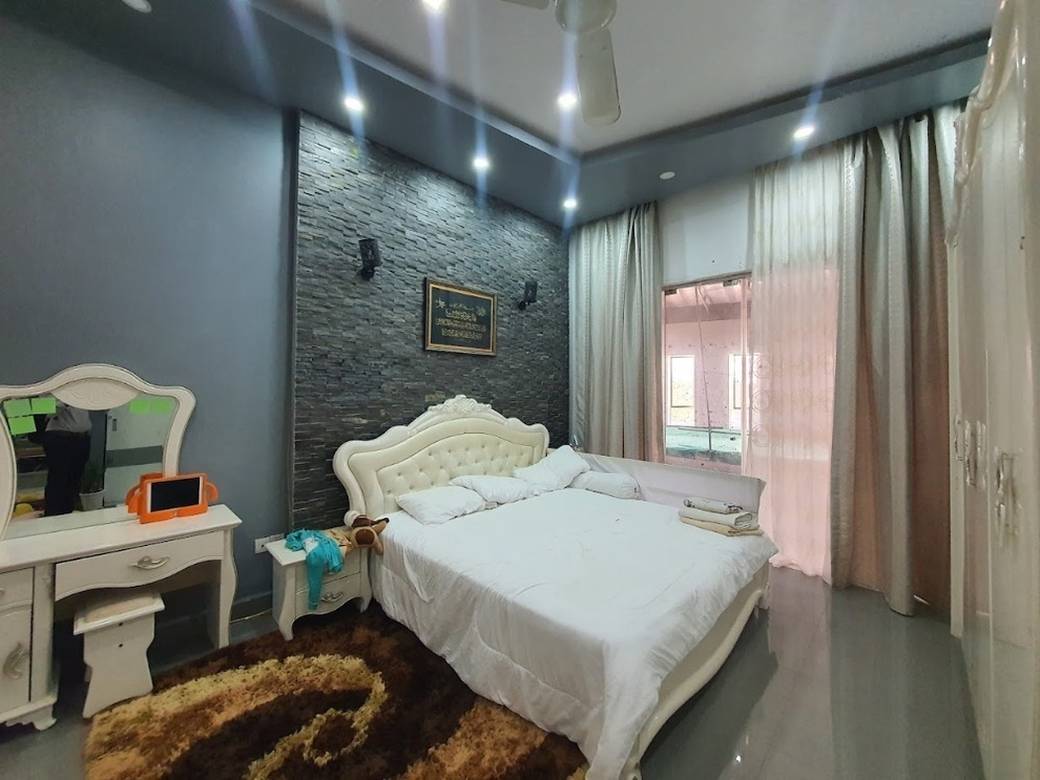 800 sqm Land Size House and lot For Rent