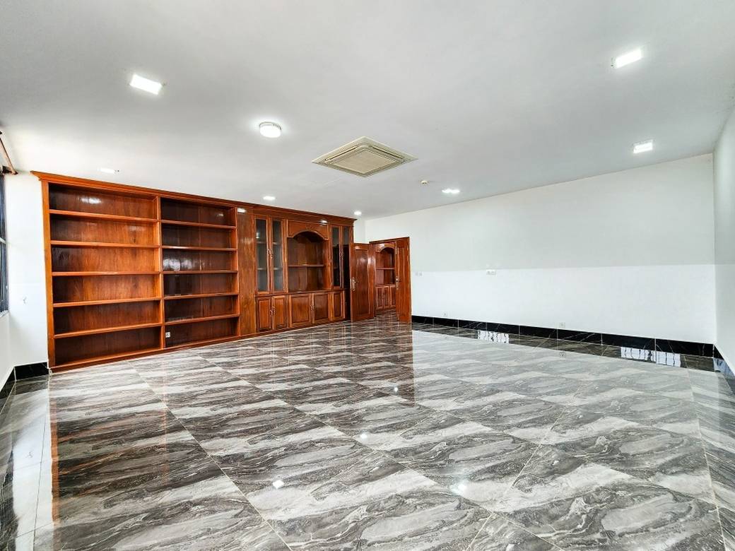 Zařízeno Budova For Sale & Rent