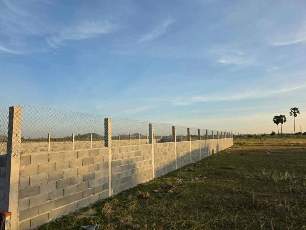 ที่ดิน สำหรับขาย ใน Ponhea Lueu $75,000