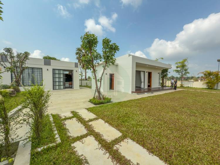 Villa For Sale & Rent à Siem Reap