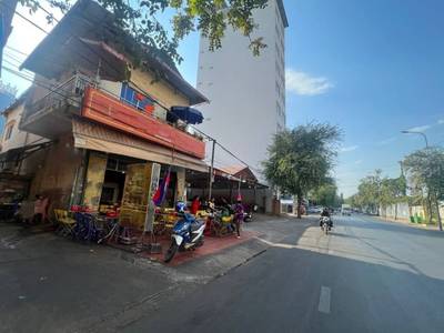 160 sqm Living Size Shophouse Na prodej in Daun Penh