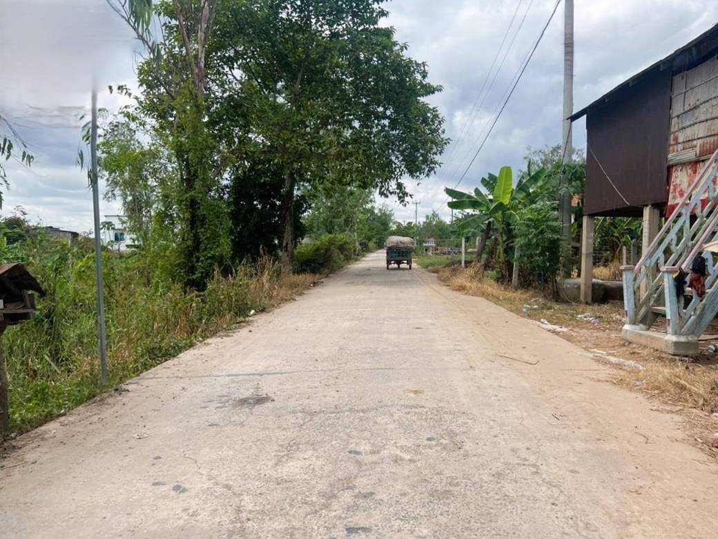 Prasat Pozemky Na prodej in Prasat