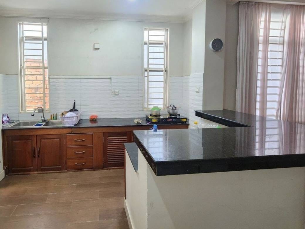 Meanchey640平方米使用面积House and lot出售