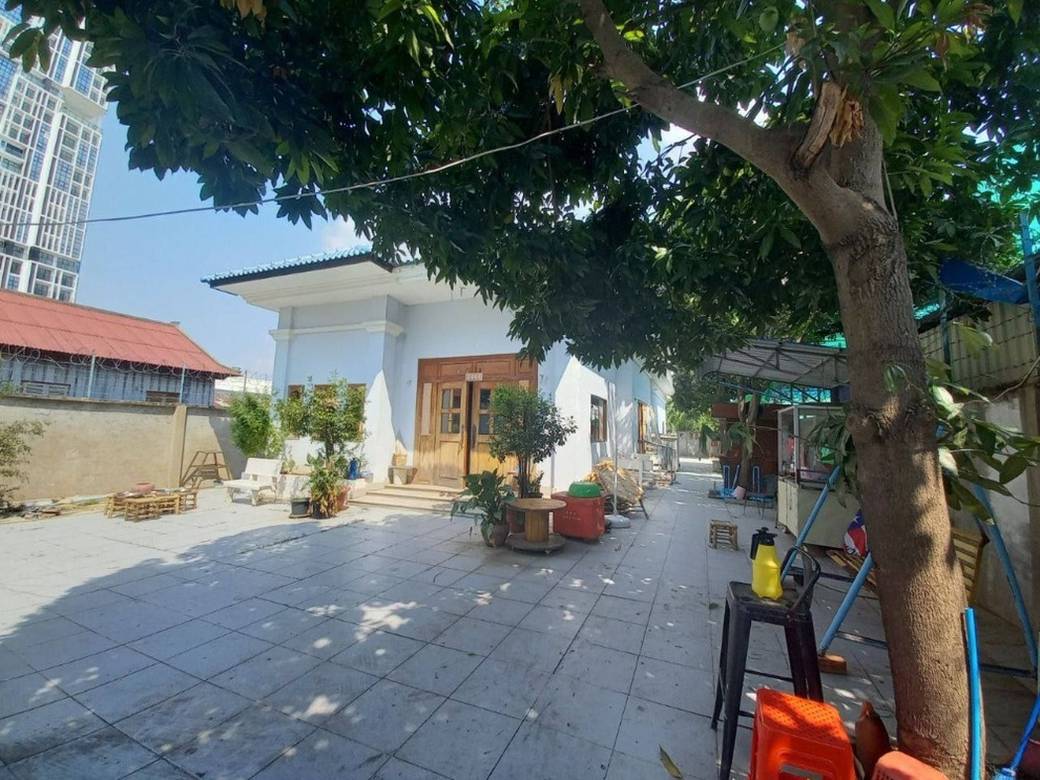 ที่ดิน สำหรับขาย ใน Chroy Changvar $9,090,000