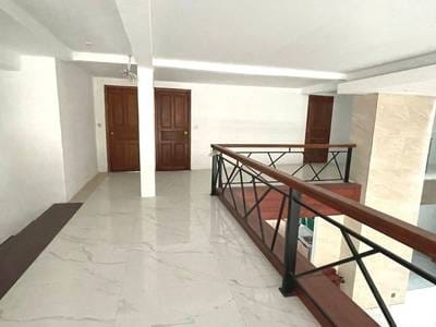 7 Bedrooms Flat House For Sale & Rent for $500,000
