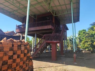 280 sqm Living Size House and lot Na prodej in Baray