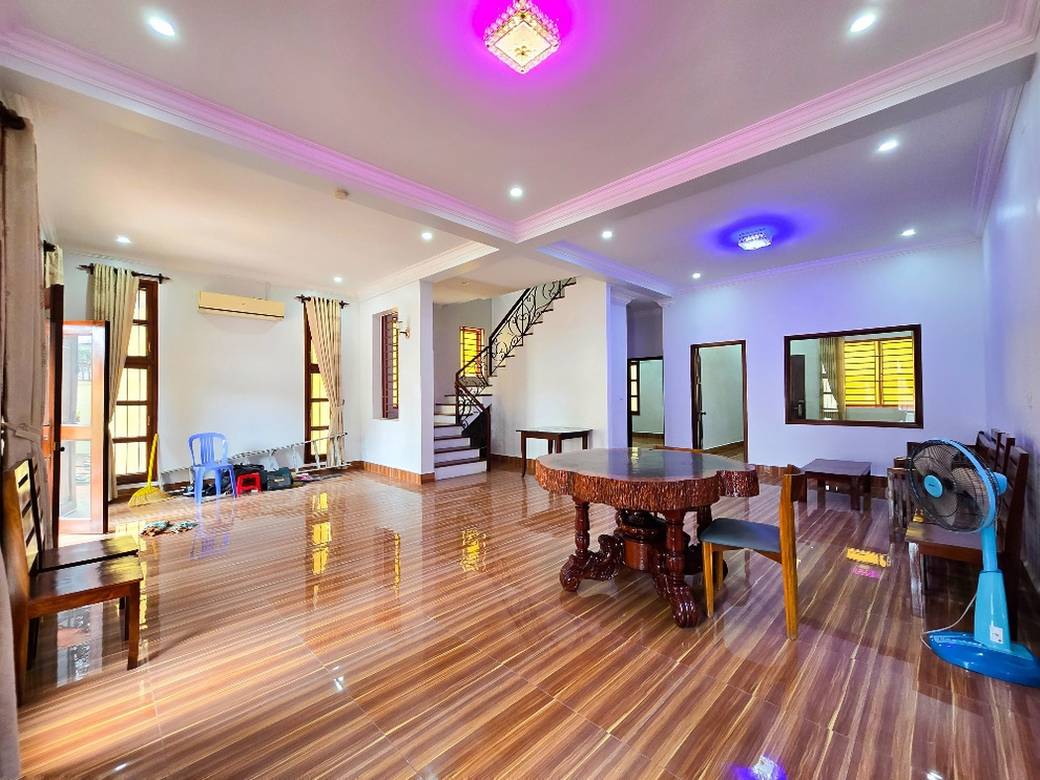 $3,000 Vila