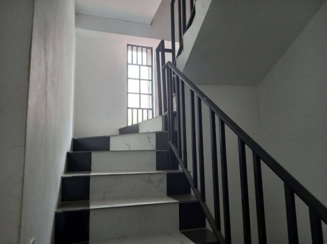 Dom szeregowy Na sprzedaż o powierzchni mieszkalnej 223.5 m² w Sen Sok