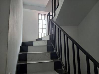 Dom szeregowy Na sprzedaż o powierzchni mieszkalnej 223.5 m² w Sen Sok