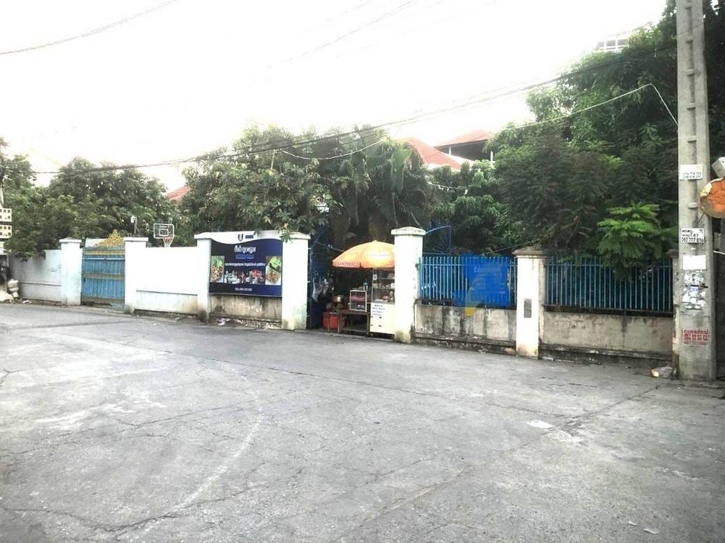 965 sqm Land Size House and lot Na prodej